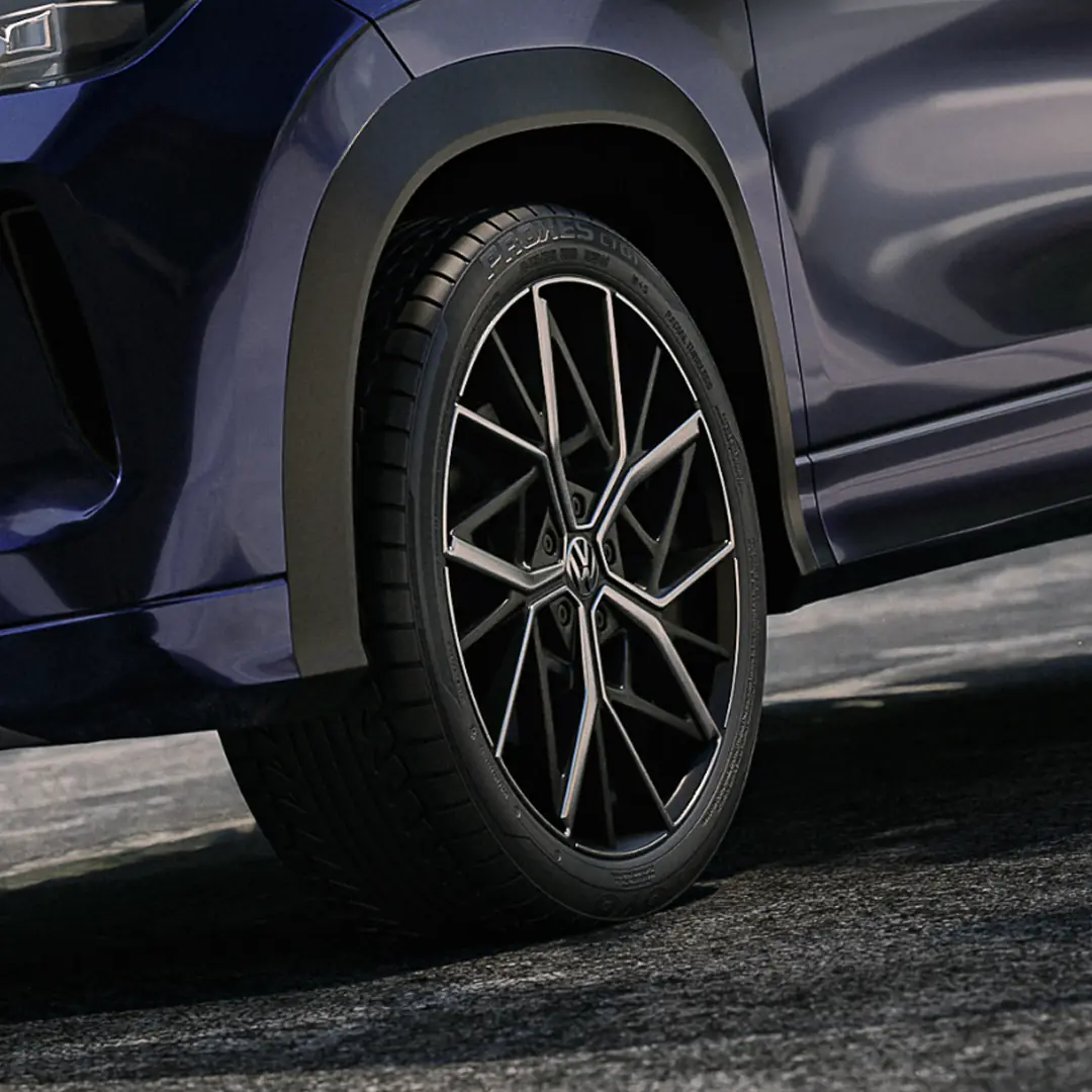 Close-up of the Tayron's wheel and fender